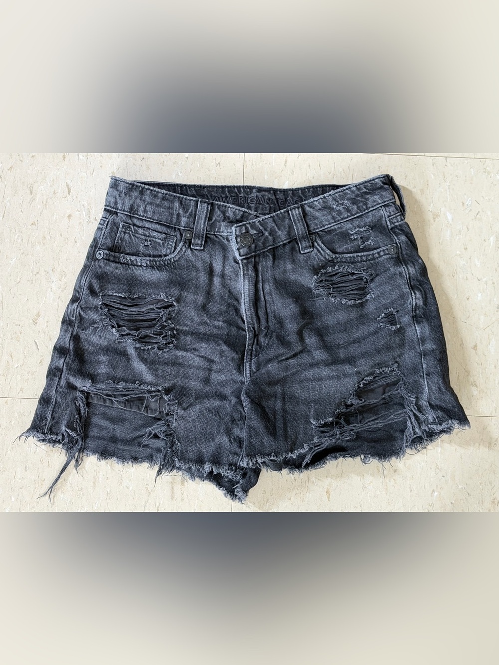 American Eagle Black Distressed Denim Cutoff Shorts Women’s Size 0 Raw Hem
